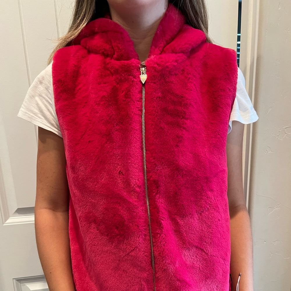 New Pink faux fur Guess girls zip up vest with pockets.